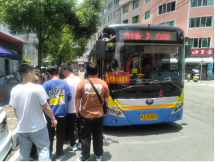护送赶考路 情暖学子心（6.9）(2)475.png